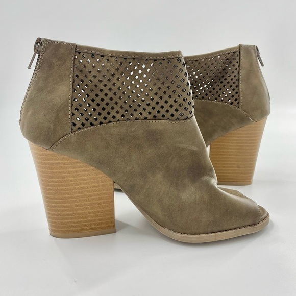 Qupid Faux leather Vegan Open Weave Peep Toe Ankle Booties - Picture 1 of 9